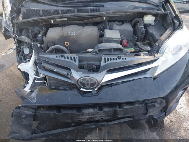 5TDYZ3DC8KS975215 Toyota Sienna Xle 8 Passenger