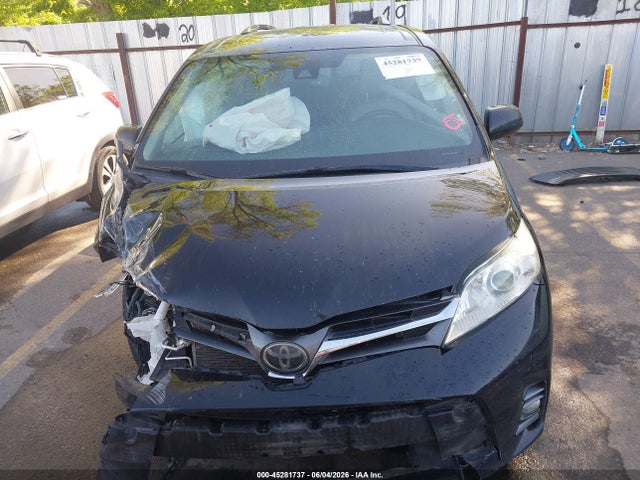 5TDYZ3DC8KS975215 Toyota Sienna Xle 8 Passenger