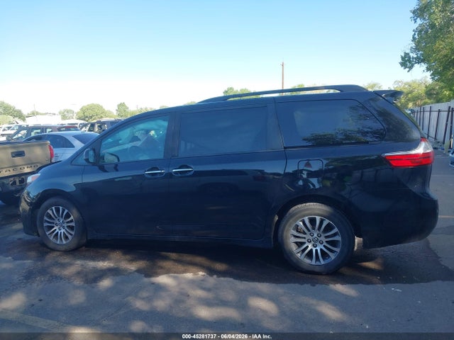 5TDYZ3DC8KS975215 Toyota Sienna Xle 8 Passenger