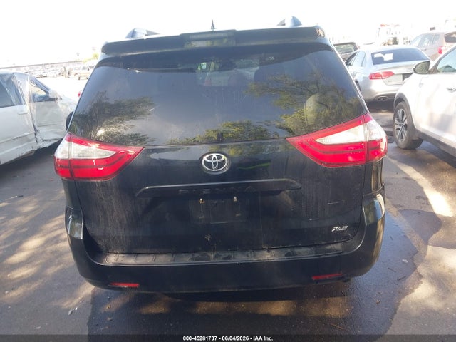 5TDYZ3DC8KS975215 Toyota Sienna Xle 8 Passenger