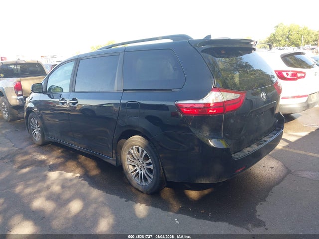 5TDYZ3DC8KS975215 Toyota Sienna Xle 8 Passenger