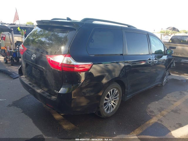 5TDYZ3DC8KS975215 Toyota Sienna Xle 8 Passenger