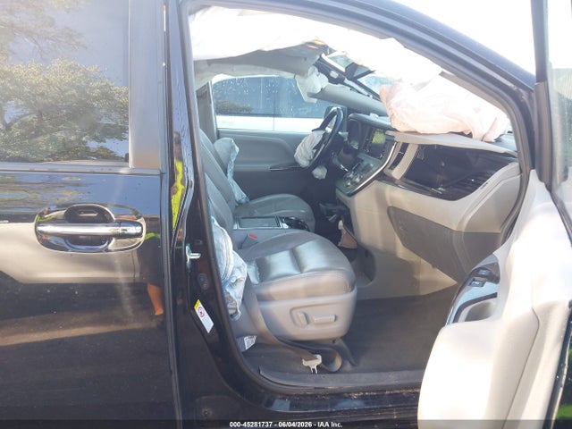 5TDYZ3DC8KS975215 Toyota Sienna Xle 8 Passenger
