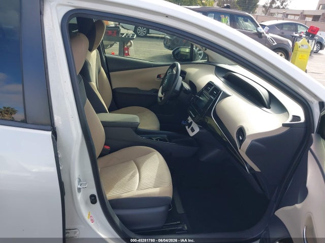 45281780 :رقم المزاد ، JTDKBRFU4H3566450 vin ، 2017 Toyota Prius Two مزاد بيع