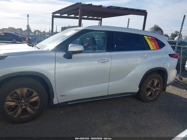 Продажа на аукционе авто 2022 Toyota Highlander Hybrid Xle Bronze Edition, vin: 5TDABRCH1NS554009, номер лота: 45281832