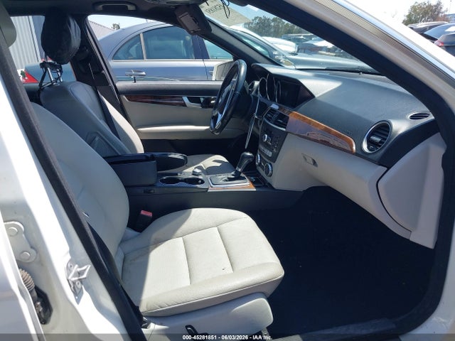 2012 Mercedes-benz C 250 Sport მანქანა იყიდება აუქციონზე, vin: WDDGF4HB1CR200806, აუქციონის ნომერი: 45281851