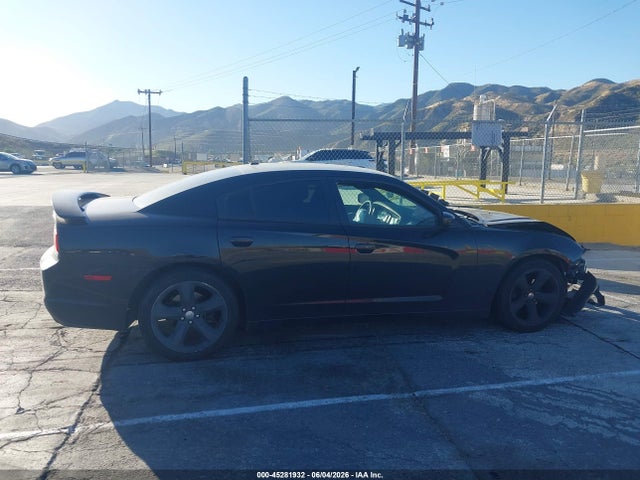 2C3CDXHG9EH370690 Dodge Charger Sxt