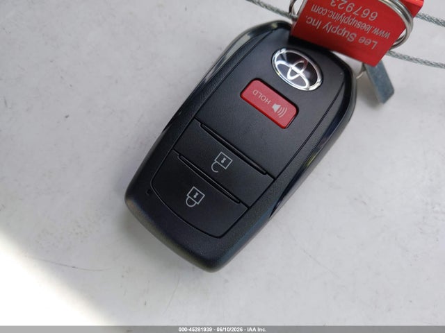 45281939 :رقم المزاد ، 7MUBAABG8NV030234 vin ، 2022 Toyota Corolla Cross Le مزاد بيع