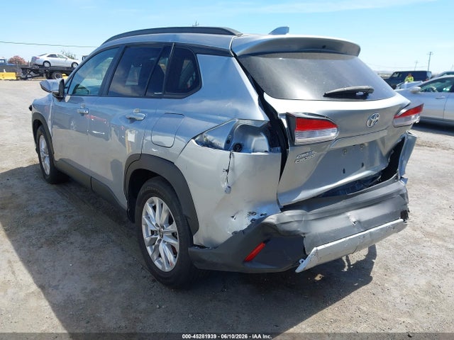 45281939 :رقم المزاد ، 7MUBAABG8NV030234 vin ، 2022 Toyota Corolla Cross Le مزاد بيع
