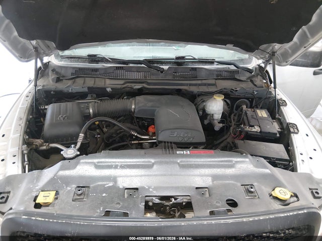 1C6RR7FG4JS297135 RAM 1500 Tradesman 4x4 6&#039;4 Box