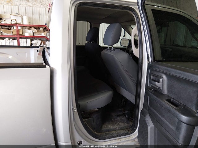 1C6RR7FG4JS297135 RAM 1500 Tradesman 4x4 6&#039;4 Box