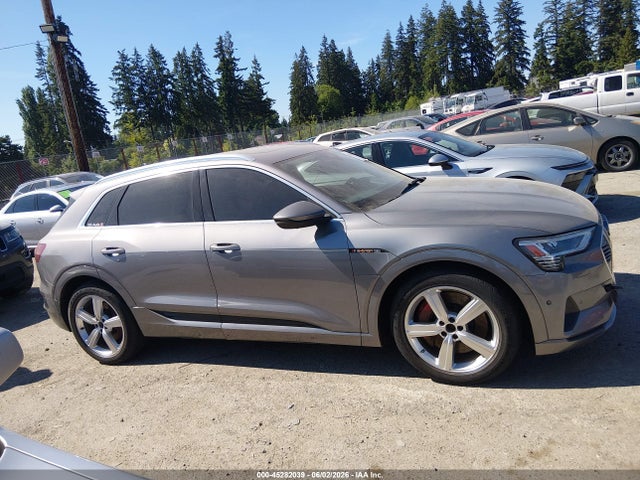 Продажа на аукционе авто 2019 Audi E-tron Premium Plus, vin: WA1LABGE5KB021273, номер лота: 45282039