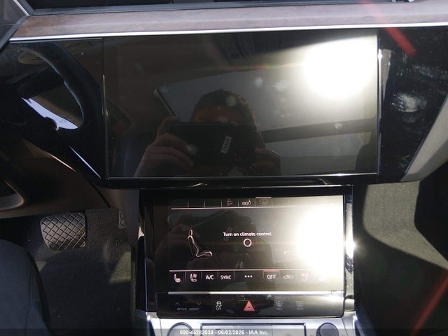 Продажа на аукционе авто 2019 Audi E-tron Premium Plus, vin: WA1LABGE5KB021273, номер лота: 45282039