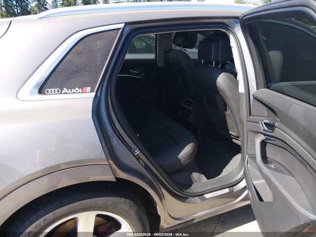 Продажа на аукционе авто 2019 Audi E-tron Premium Plus, vin: WA1LABGE5KB021273, номер лота: 45282039