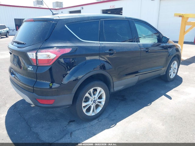 Ford ESCAPE SE 2017 1FMCU9GD3HUE50191 Image 4