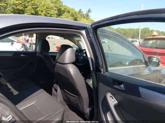 Auction sale of the 2018 Volkswagen Jetta 1.4t Se/1.4t Wolfsburg Edition, vin: 3VWB67AJ5JM204375, lot number: 45282142