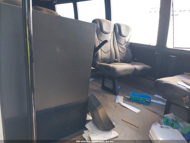 Ford Trlr E-450 Cutaway 2017 1FDXE4FS5HDC23571 Image 8