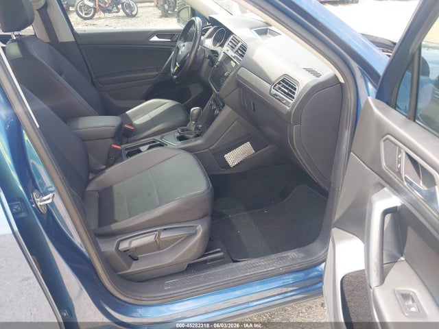 Продаж на аукціоні авто 2019 Volkswagen Tiguan 2.0t Se/2.0t Sel/2.0t Sel R-line/2.0t Sel R-line Black, vin: 3VV3B7AX9KM013987, номер лоту: 45282318
