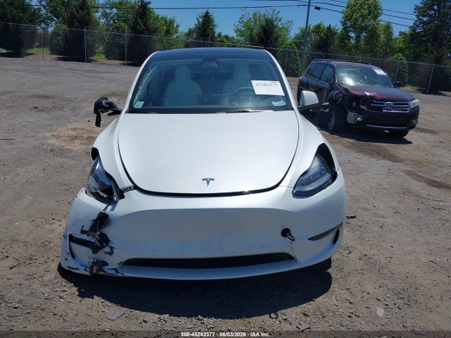 2022 Tesla Model Y Long Range Dual Motor All-wheel Drive მანქანა იყიდება აუქციონზე, vin: 7SAYGDEE4NF440065, აუქციონის ნომერი: 45282377