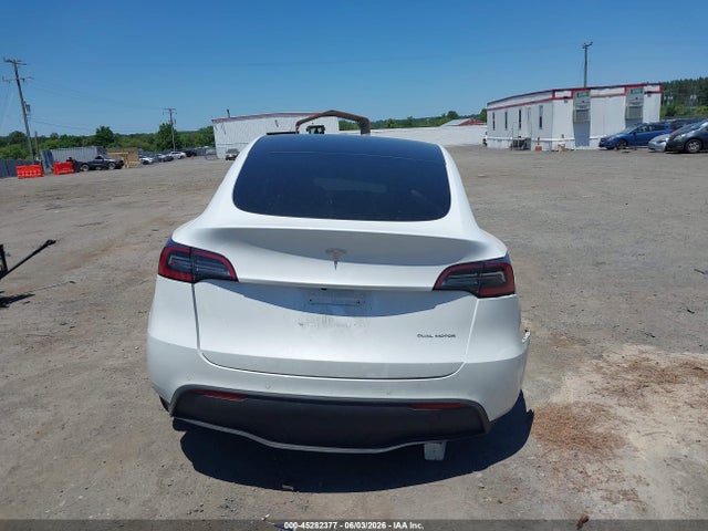 2022 Tesla Model Y Long Range Dual Motor All-wheel Drive მანქანა იყიდება აუქციონზე, vin: 7SAYGDEE4NF440065, აუქციონის ნომერი: 45282377