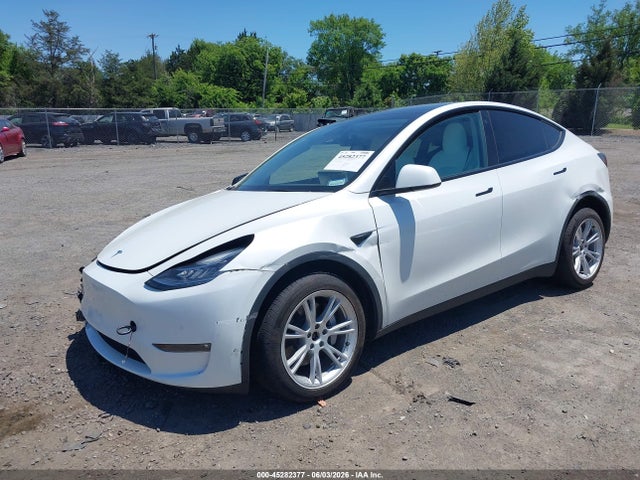 2022 Tesla Model Y Long Range Dual Motor All-wheel Drive მანქანა იყიდება აუქციონზე, vin: 7SAYGDEE4NF440065, აუქციონის ნომერი: 45282377