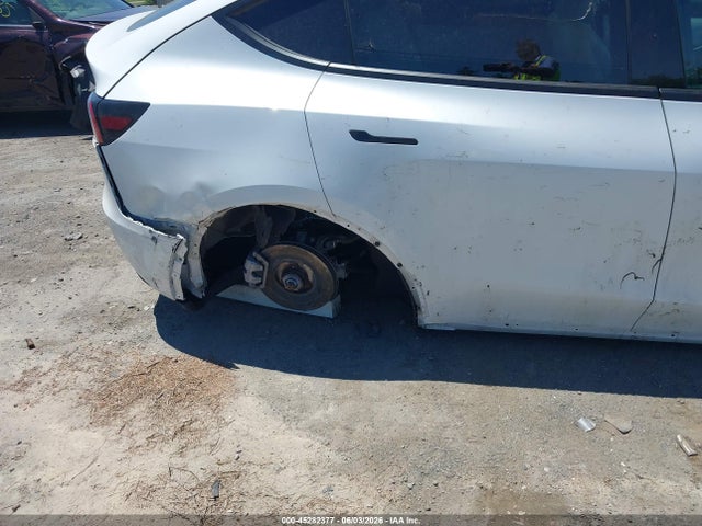 2022 Tesla Model Y Long Range Dual Motor All-wheel Drive მანქანა იყიდება აუქციონზე, vin: 7SAYGDEE4NF440065, აუქციონის ნომერი: 45282377