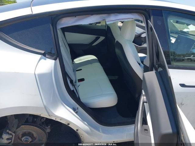2022 Tesla Model Y Long Range Dual Motor All-wheel Drive მანქანა იყიდება აუქციონზე, vin: 7SAYGDEE4NF440065, აუქციონის ნომერი: 45282377