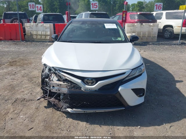 45282416 :رقم المزاد ، 4T1BZ1HK1JU011749 vin ، 2018 Toyota Camry Xse V6 مزاد بيع