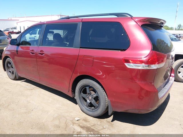 45282472 :رقم المزاد ، 5TDKK3DC7BS127479 vin ، 2011 Toyota Sienna Le V6 مزاد بيع