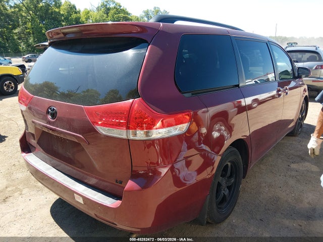 45282472 :رقم المزاد ، 5TDKK3DC7BS127479 vin ، 2011 Toyota Sienna Le V6 مزاد بيع
