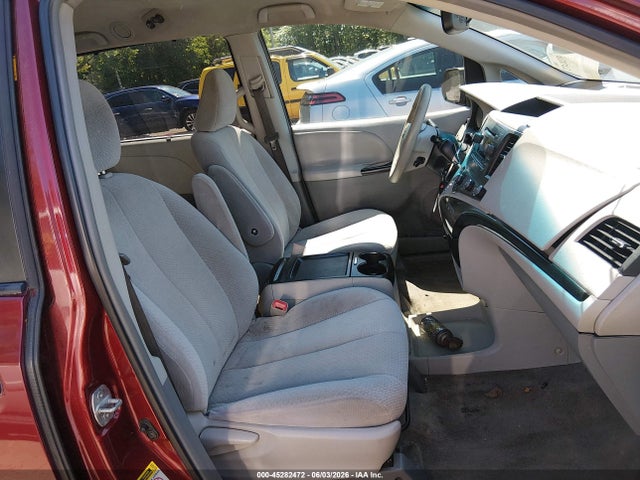 45282472 :رقم المزاد ، 5TDKK3DC7BS127479 vin ، 2011 Toyota Sienna Le V6 مزاد بيع