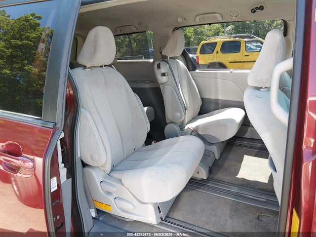 45282472 :رقم المزاد ، 5TDKK3DC7BS127479 vin ، 2011 Toyota Sienna Le V6 مزاد بيع