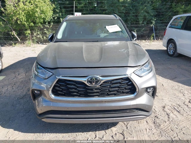 Toyota Highlander Hybrid Platinum 2026 5TDEBRCH6TS705666 Image 12