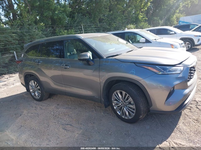 Toyota Highlander Hybrid Platinum 2026 5TDEBRCH6TS705666 Image 13