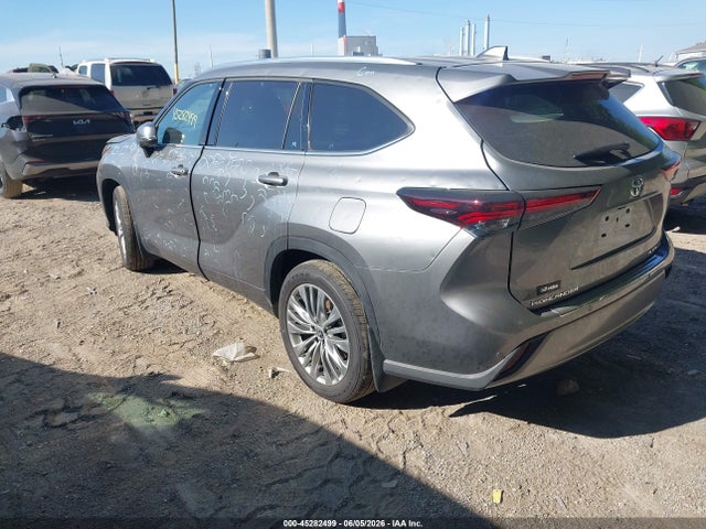 Toyota Highlander Hybrid Platinum 2026 5TDEBRCH6TS705666 Image 3