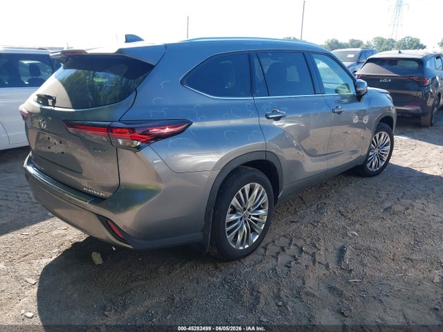 Toyota Highlander Hybrid Platinum 2026 5TDEBRCH6TS705666 Image 4