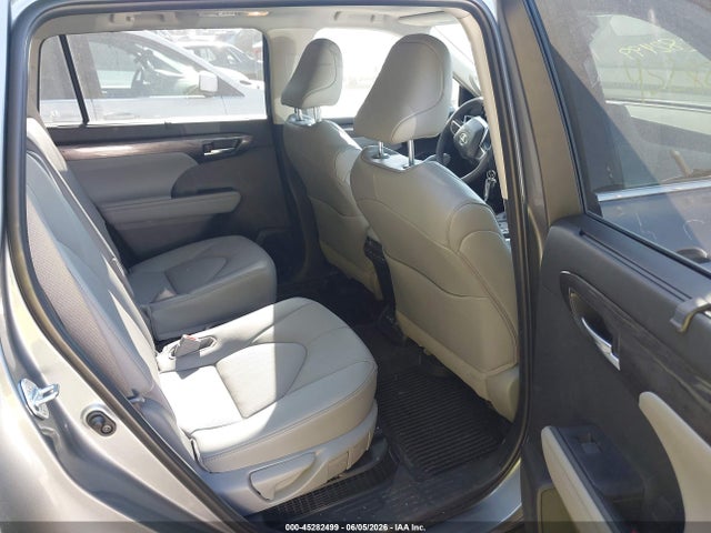 Toyota Highlander Hybrid Platinum 2026 5TDEBRCH6TS705666 Image 8