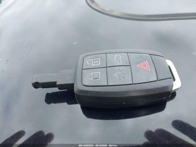 45282525 :رقم المزاد ، YV1672MKXB2224052 vin ، 2011 Volvo C30 مزاد بيع