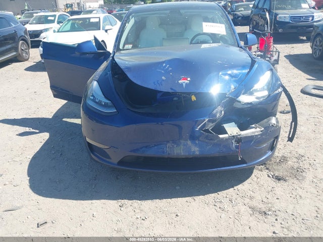 2022 Tesla Model Y Long Range Dual Motor All-wheel Drive მანქანა იყიდება აუქციონზე, vin: 7SAYGAEE4NF314416, აუქციონის ნომერი: 45282553