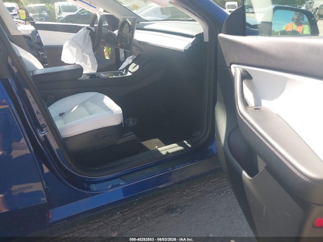 2022 Tesla Model Y Long Range Dual Motor All-wheel Drive მანქანა იყიდება აუქციონზე, vin: 7SAYGAEE4NF314416, აუქციონის ნომერი: 45282553