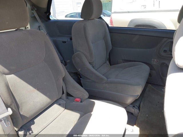 Продажа на аукционе авто 2005 Toyota Sienna Le, vin: 5TDZA23C05S295871, номер лота: 45282604