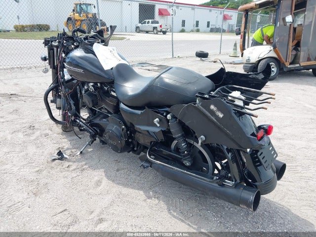 Harley-Davidson FLHXS 2019 1HD1KRP12KB612594 Image 3