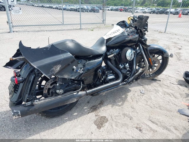 Harley-Davidson FLHXS 2019 1HD1KRP12KB612594 Image 4