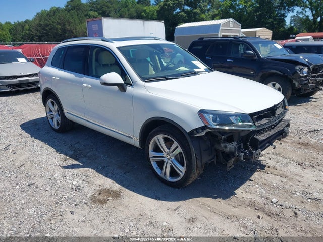 Продаж на аукціоні авто 2017 Volkswagen Touareg V6 Executive, vin: WVGGF7BP3HD006259, номер лоту: 45282745