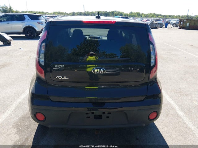 2018 Kia Soul მანქანა იყიდება აუქციონზე, vin: KNDJN2A28J7589857, აუქციონის ნომერი: 45282748