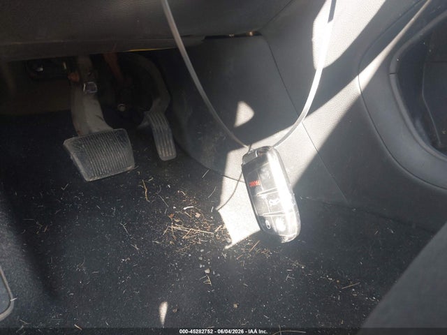 45282752 :رقم المزاد ، 1C3CCCAB9FN725246 vin ، 2015 Chrysler 200 Limited مزاد بيع