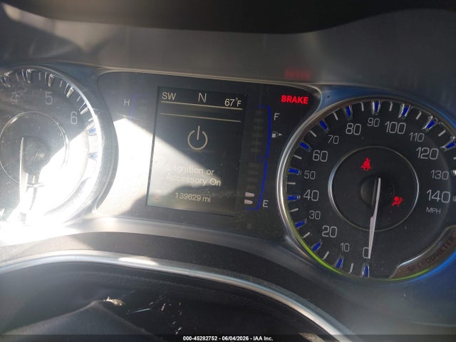 45282752 :رقم المزاد ، 1C3CCCAB9FN725246 vin ، 2015 Chrysler 200 Limited مزاد بيع