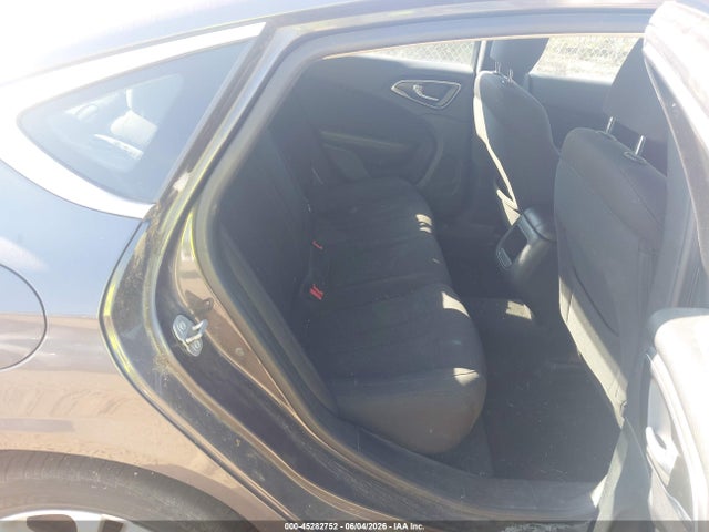 45282752 :رقم المزاد ، 1C3CCCAB9FN725246 vin ، 2015 Chrysler 200 Limited مزاد بيع