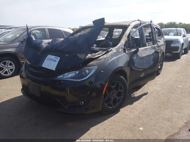 45282846 :رقم المزاد ، 2C4RC1EG5KR746236 vin ، 2019 Chrysler Pacifica 35th Anniversary Touring L Plus مزاد بيع