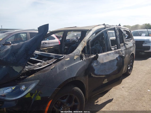 45282846 :رقم المزاد ، 2C4RC1EG5KR746236 vin ، 2019 Chrysler Pacifica 35th Anniversary Touring L Plus مزاد بيع